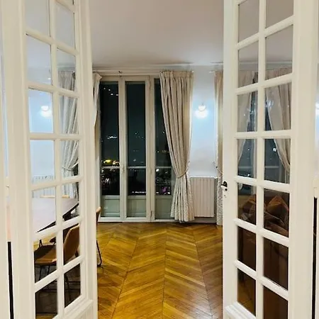 Apartment Au Pied De La Tour Eiffel Paris
